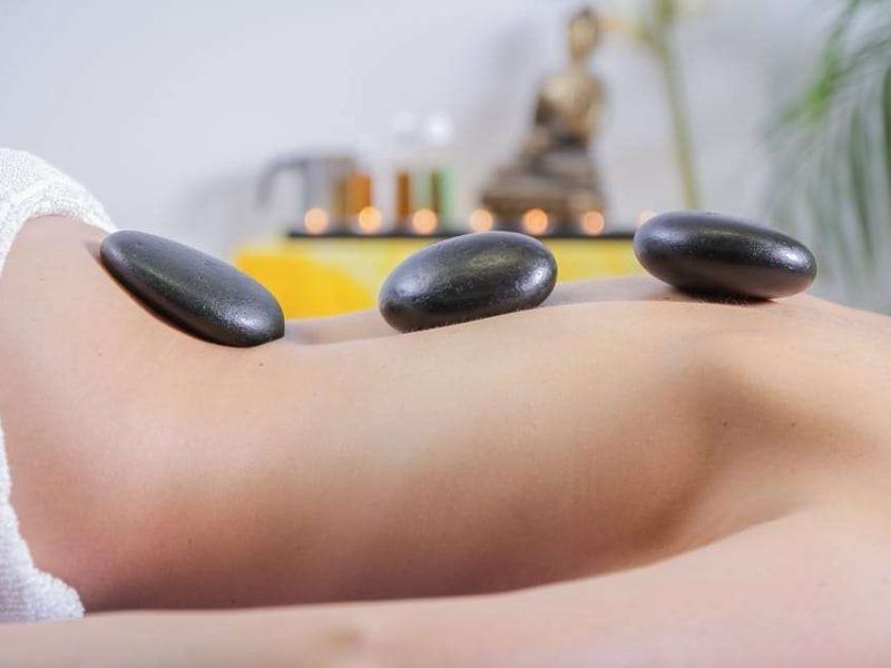 hot-stone-massage heated stones